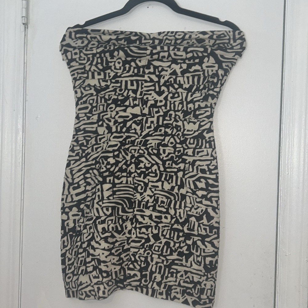 Silence + Noise Strapless Abstract Black‎ and Cream Dress